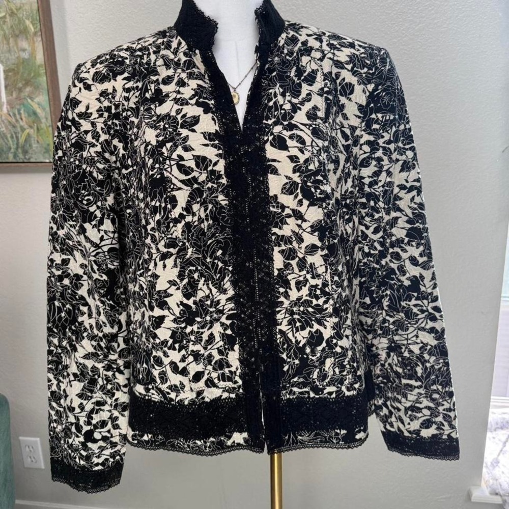 Black & White Floral Embroidered‎ Jacket Women's - Size 16
